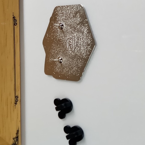 D23 Exclusive Lady and Tramp Pin - Picture 4 of 4